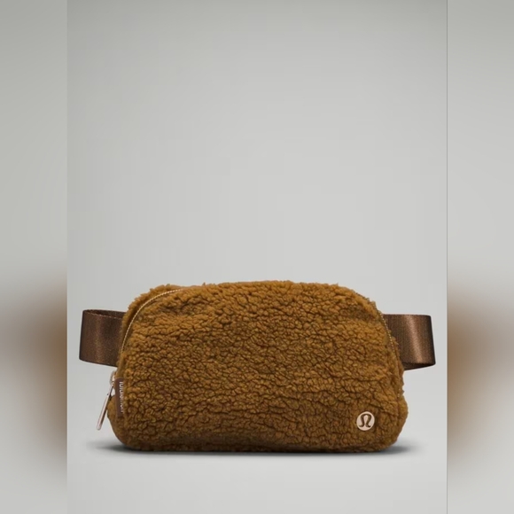 NWT Lululemon Everywhere Belt Bag *Fleece Burnt Caramel BTCA LU9B18S 1L Sherpa - Picture 1 of 16